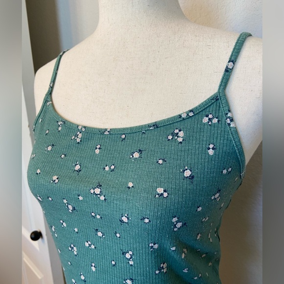 American Eagle Ribbed Green Floral Crop Tank Top size Large - Picture 2 of 10